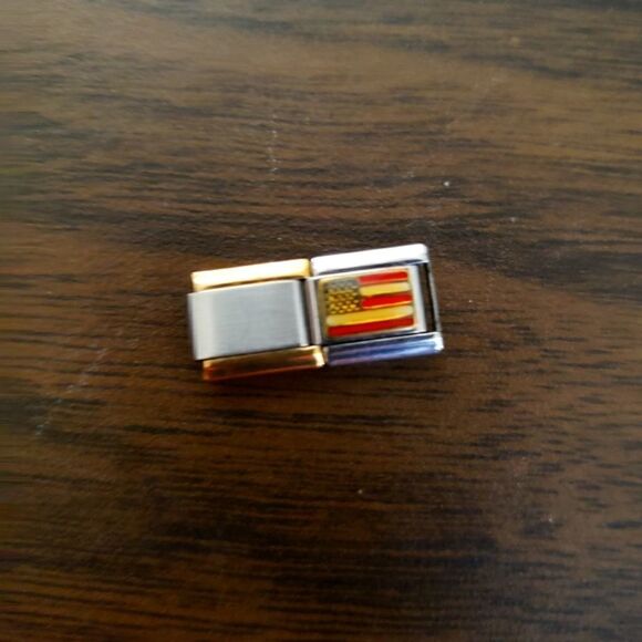 Link charm  - Picture 1 of 1